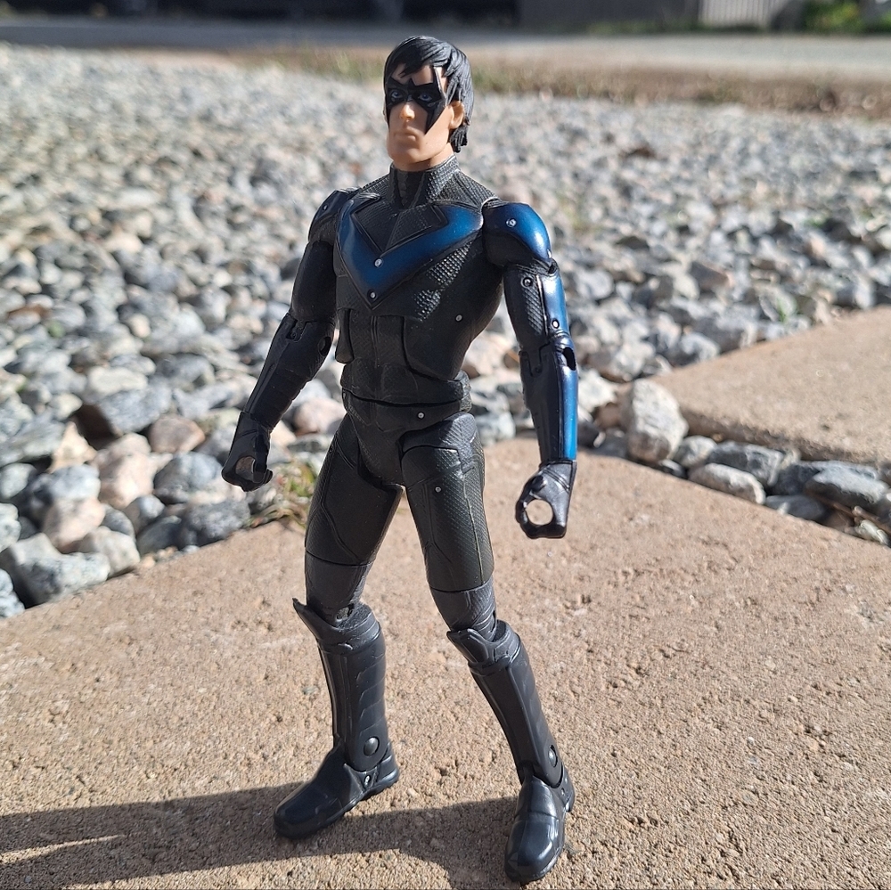 Mattel Batman Missions Nightwing action figure - Picture 8 of 9